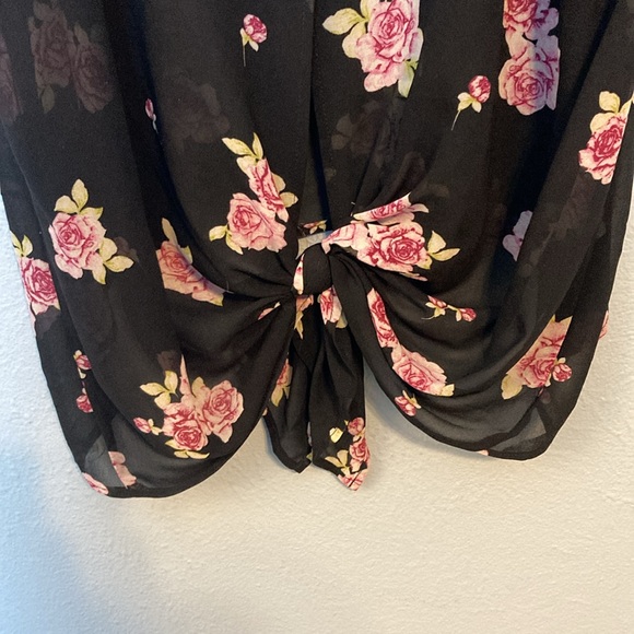 Torrid Womens Size 1 (1X, 14-16) Semi-Sheer Chiffon Floral Black Blouse Back Tie - Picture 6 of 10